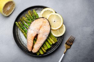 Baked Salmon with Asparagus and Lemon
